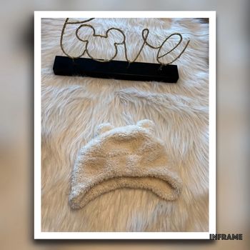 Très beau bonnet blanc 🥰 je ne sais pas la taille