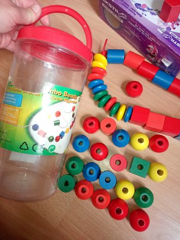 50 perles géantes avec collier et sa boîte de rangement Complet