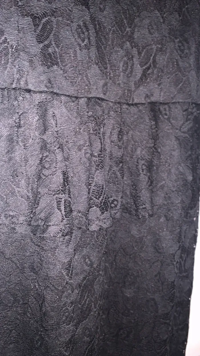Robe à dentelle noire - photo numéro 2