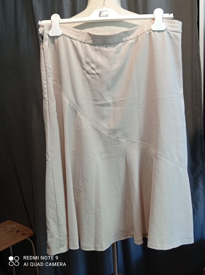Jupe beige de chez Daxon taille 48 réf 262 P13