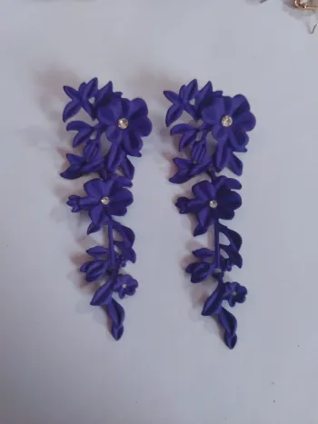 Boucle d'oreille fleurs mauve