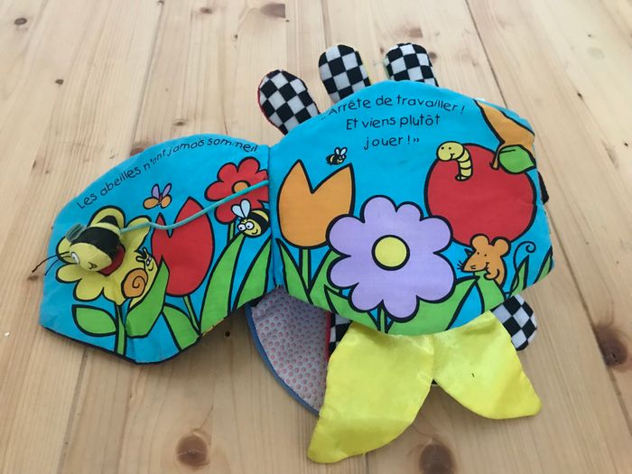 Livre en tissu-doudou abeille - photo numéro 3