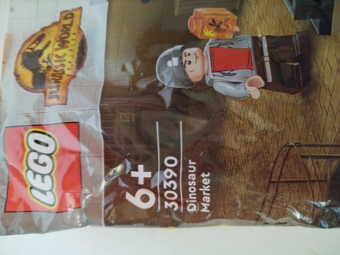 Polybag Lego Jurassic world - Dinosaur Market - photo numéro 2