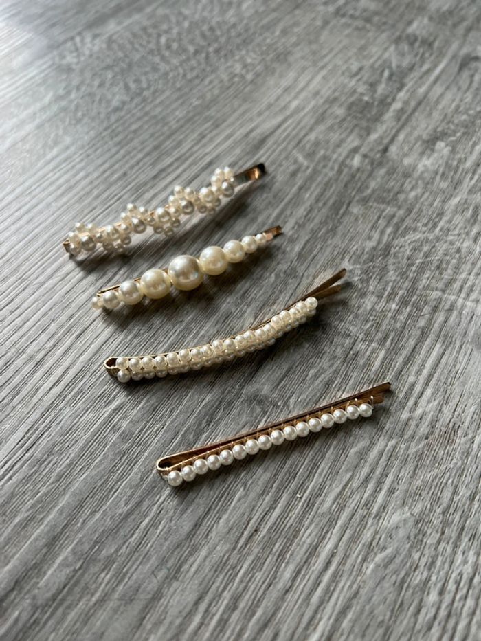 Barrettes doré et perles