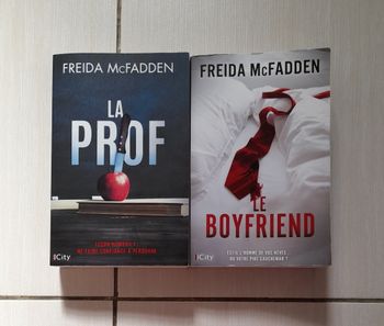 Lot de 2 livres brochés Freida McFadden
La prof : très bon état 
Le boyfriend : voir défauts sur photo