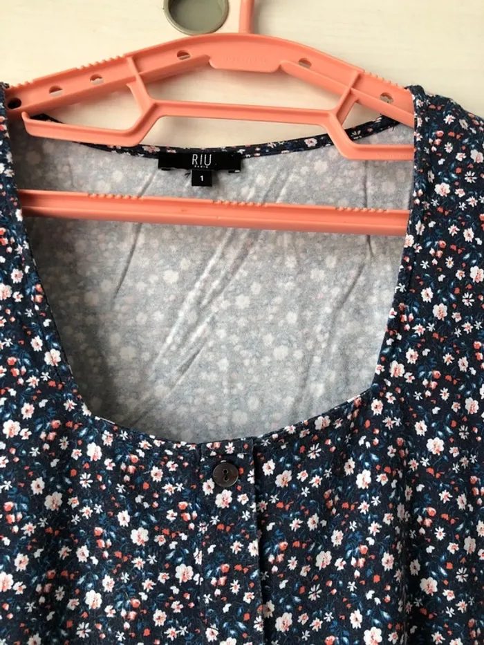 T.shirt à petites fleurs 🌷 marque Riu  Taille 1 - photo numéro 2