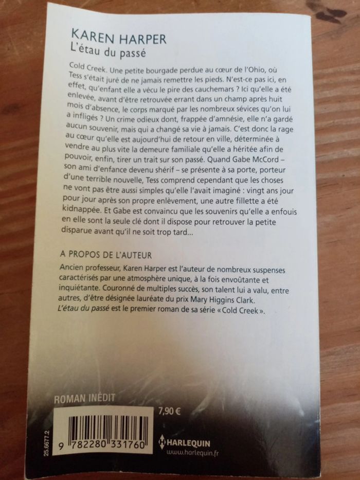 L'étau du passé de Karen Harper - photo numéro 2