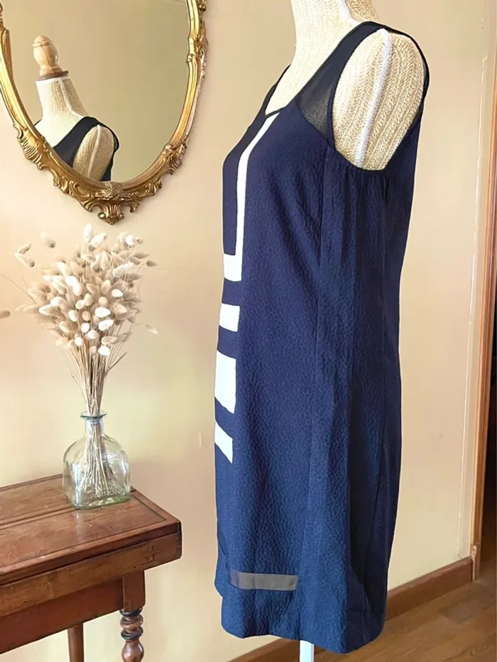 Robe Style Art Déco Neuve avec Détails en Tulle – Miss Captain – Taille M - photo numéro 4