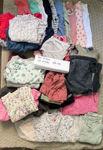 Lot de 40 vêtements 6 mois /68 cm