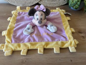 Doudou plat rose jaune Minnie mouse Disney Parks