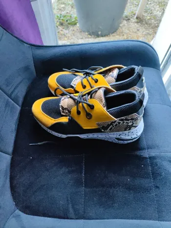 Basket femme taille 37 noir jaune