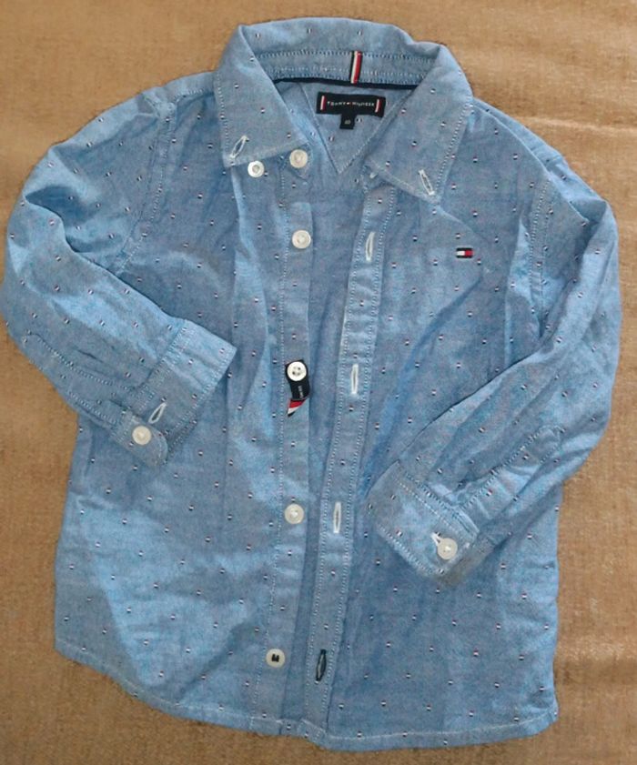 Magnifique Chemise bleue ciel Tommy Hilfiger 80cm (12/18 mois)