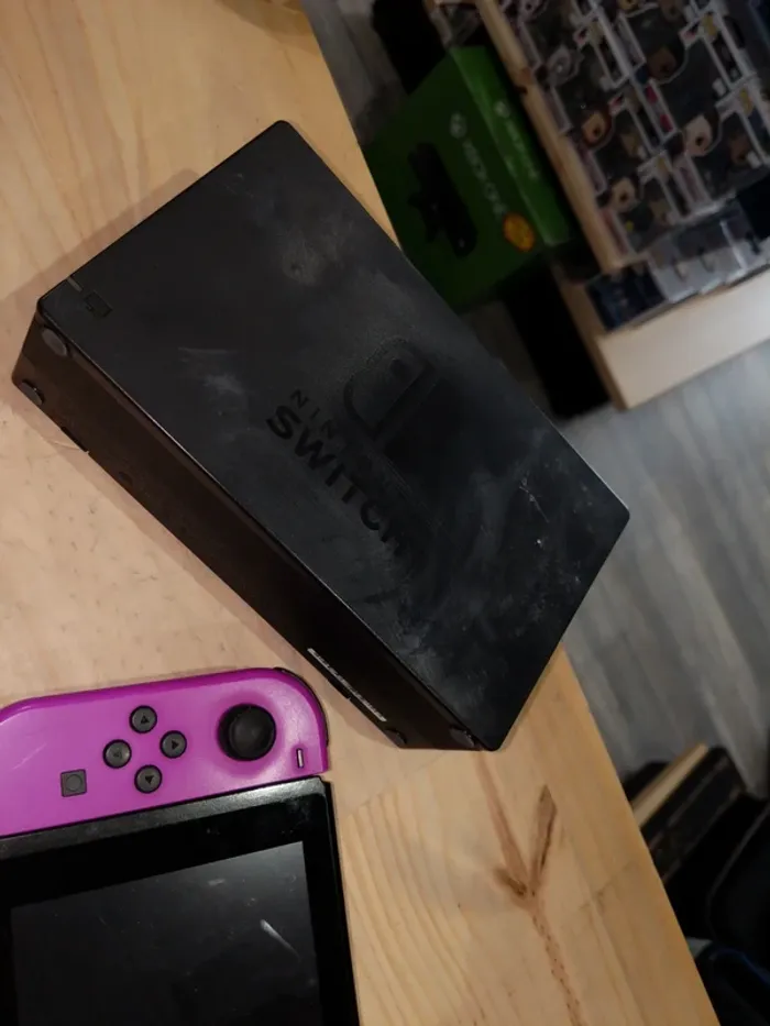 Nintendo Switch V2 Jaune & Violet - photo numéro 10