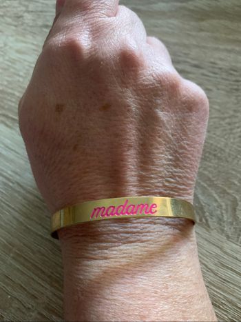 Jonc en laiton doré à l’or fin gravé Madame Monsieur Simone