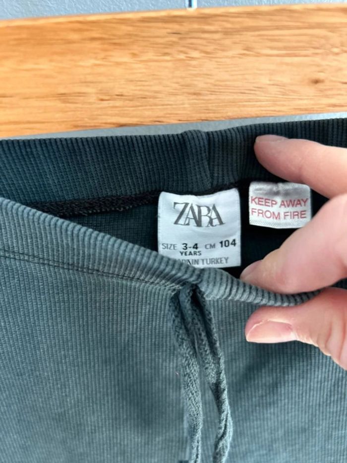 Legging fuseau côtelé / Zara - 4 ans (104 cm) - photo numéro 4