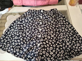 Jupe fille 12 ans, noire, fleurs blanches shein