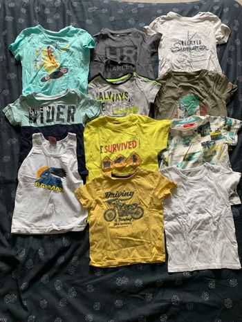 10 T-shirt + 1 débardeur 3 ans
