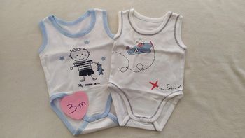 lot de 2 bodys 3 mois
