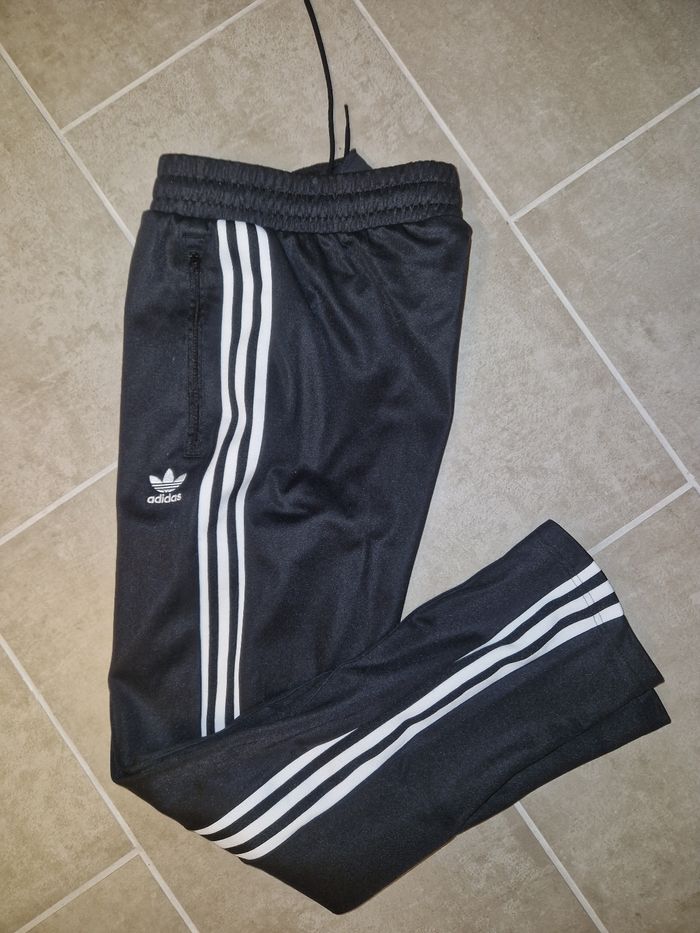 Pantalon adidas originals taille M comme NEUF