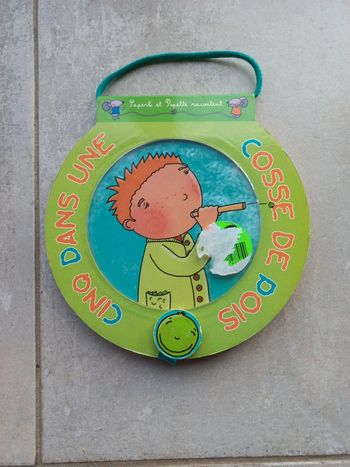 Livre qui se scratche Cinq dans une cosse de pois