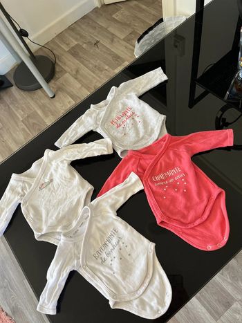 Lot de 4 bodies pour filles, taille naissance