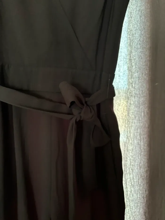 Combinaison noire sans manches noire à la taille - photo numéro 5
