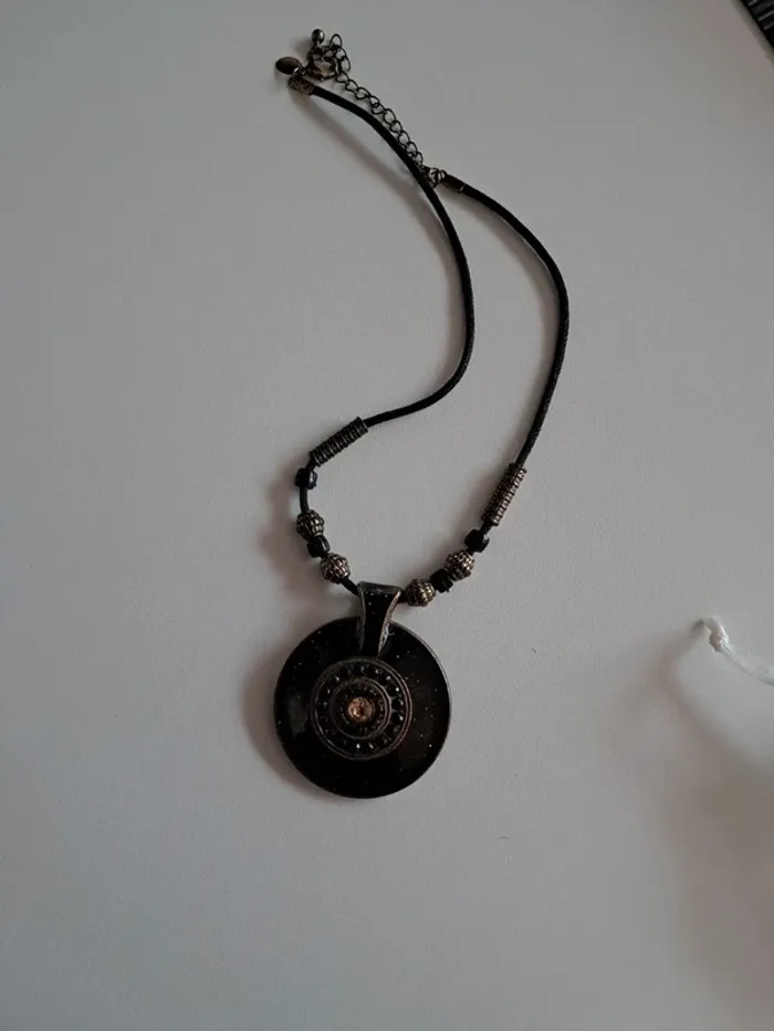 Élégant Collier Femme noir