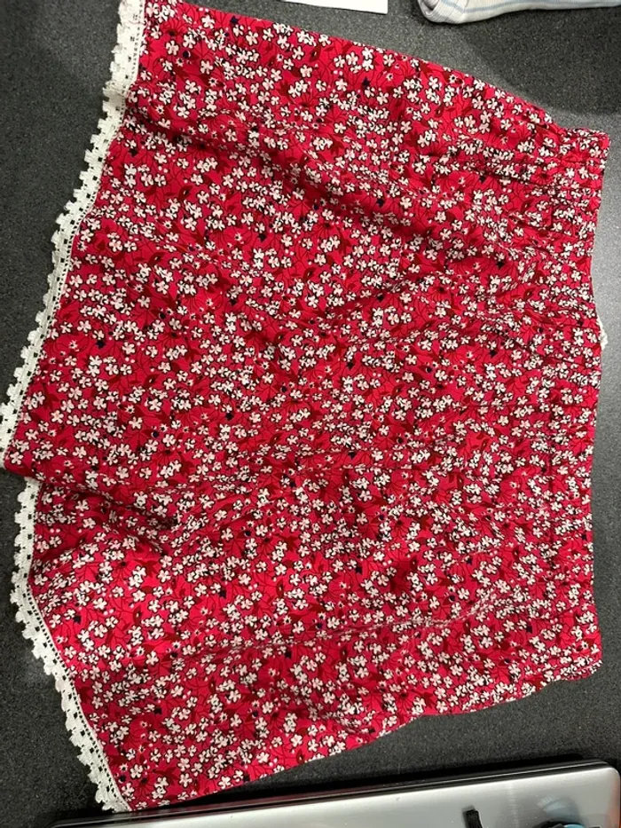 Petit short à fleur taille 42/44 - photo numéro 2