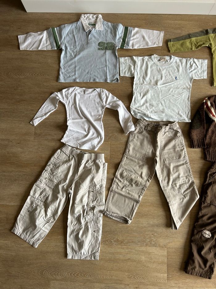 Lot vêtements garçon 4 ans – Hiver/printemps – Pantalons, pulls, t-shirts assortis - photo numéro 2