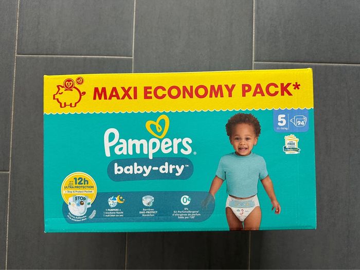 Couches Pampers taille 5 quantité 96