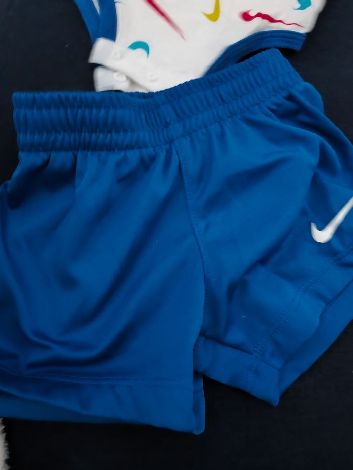 Ensemble short bébé 6mois Nike - photo numéro 3