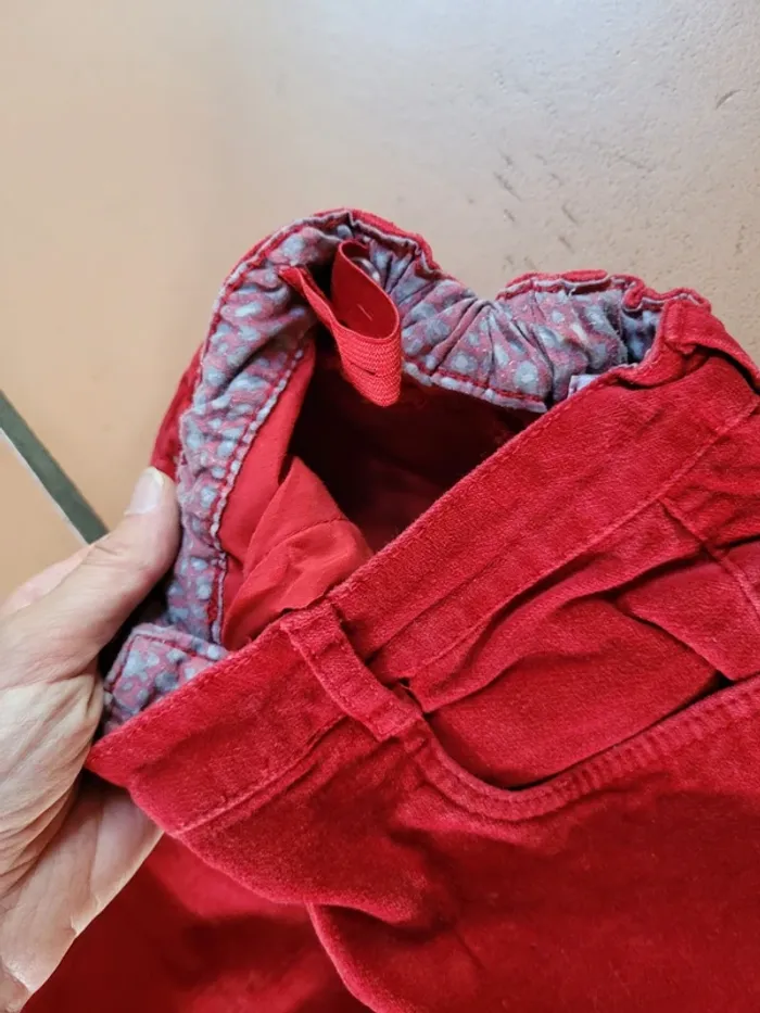 Pantalon  velours rouge 12 ans tbe - photo numéro 3