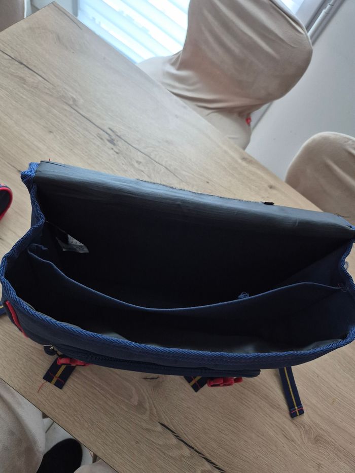 Cartable NAF NAF et sa trousse assorti - photo numéro 3