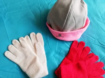 Lot bonnet et gants fille