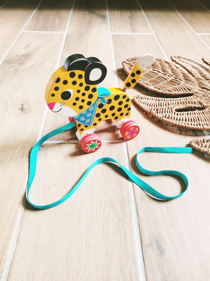 🐯Greta Le tigre à roulettes à tirer en bois marque Djeco