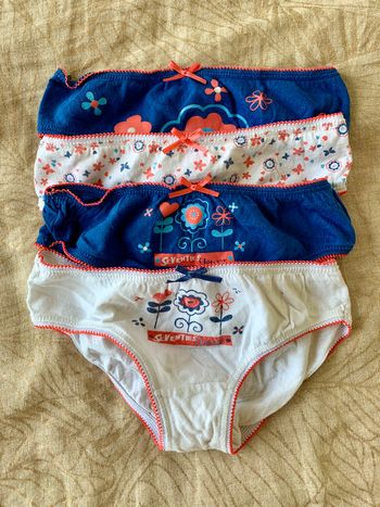 Lot de 4 culottes printanières en très bon état