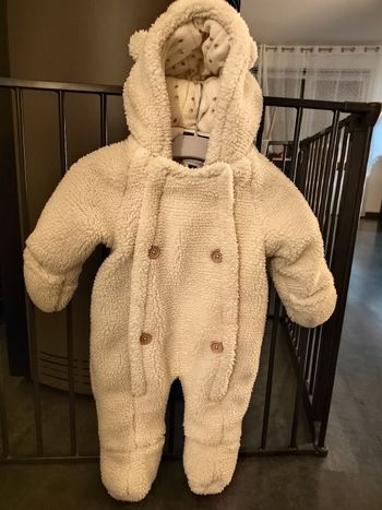 Combinaison chaude bébé.