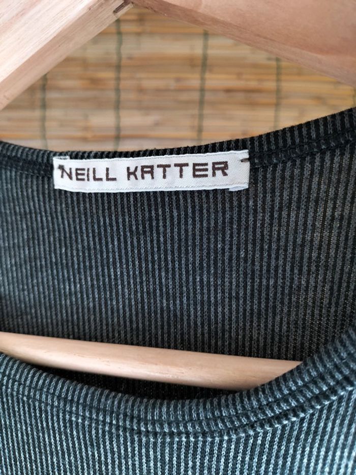 T-shirt rayé noir et gris Neill Katter - photo numéro 6