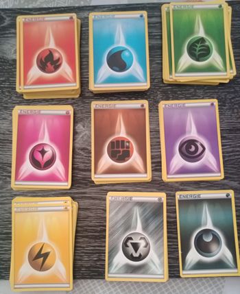 Lot de carte ENERGy Pokemon  dates  différentes 