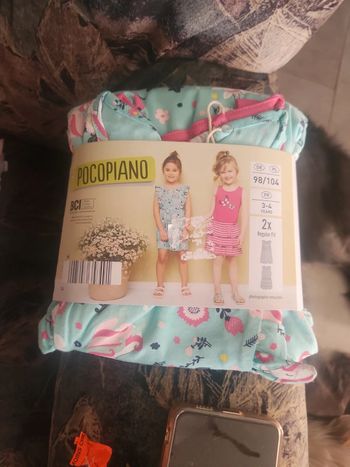 2 Robes 4 ans