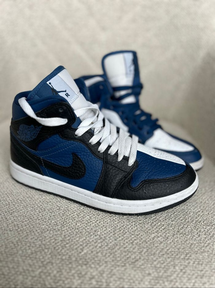 Nike Air Jordan 1 bleu marine blanc