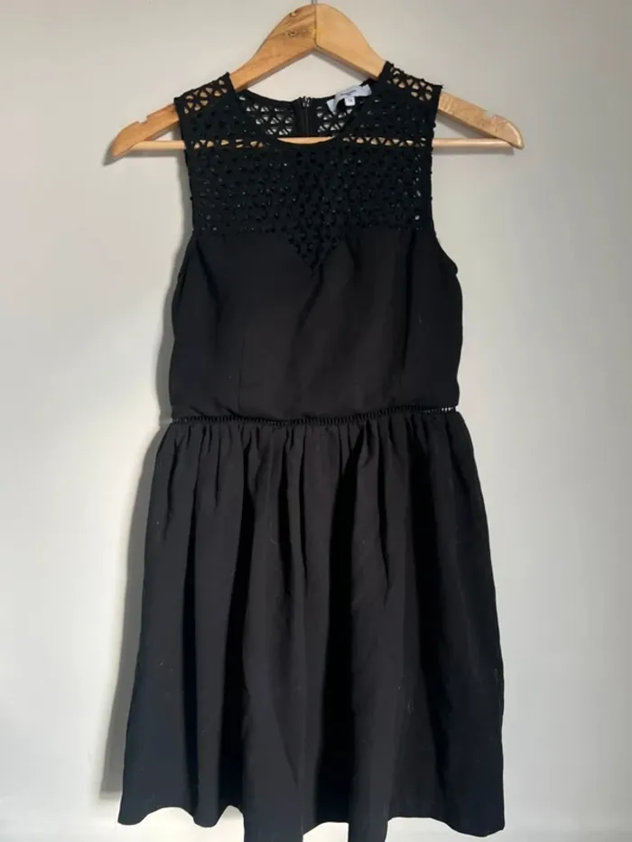Robe noire patineuse