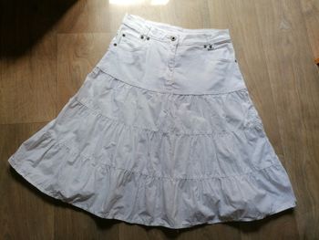 Jupe blanche à volant