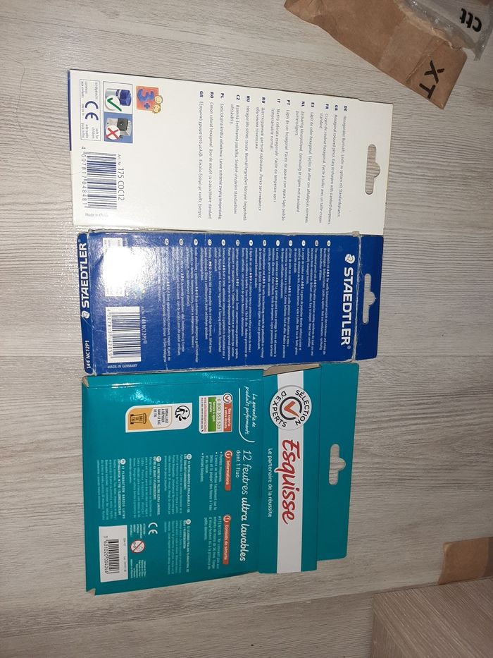 Lot de paquets crayon de couleur et un paquet de feutres - photo numéro 4