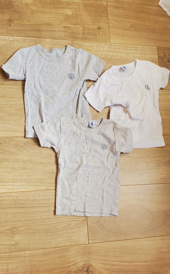 lot 4 ans : t-shirts manches courtes+ pyjamas-shorts - photo numéro 9