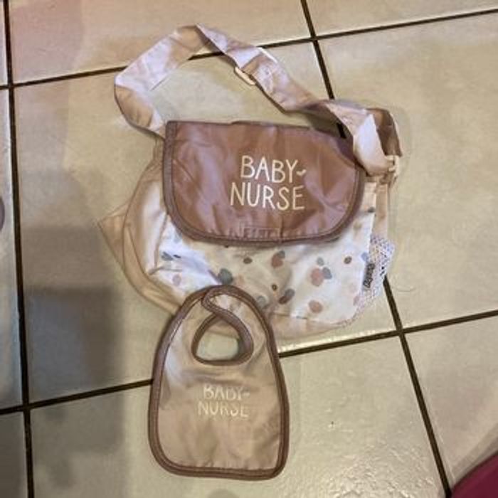 Sac à langer poupée et son bavoir assortis