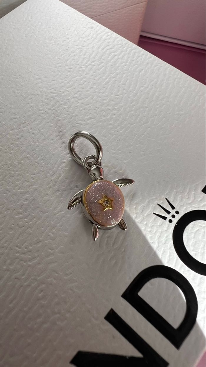 Tortue de mer rose et argenté - photo numéro 6