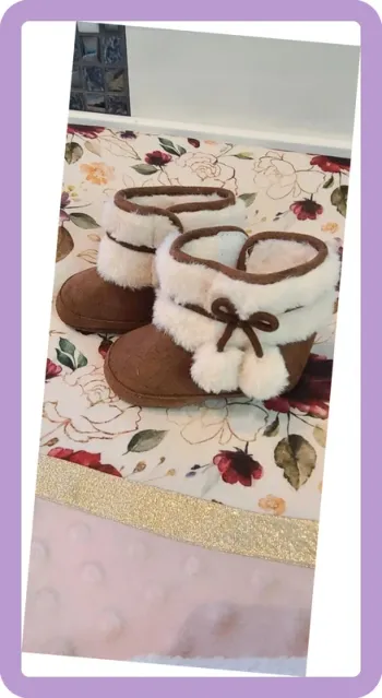 Chaussons à pompons et fourrés 19