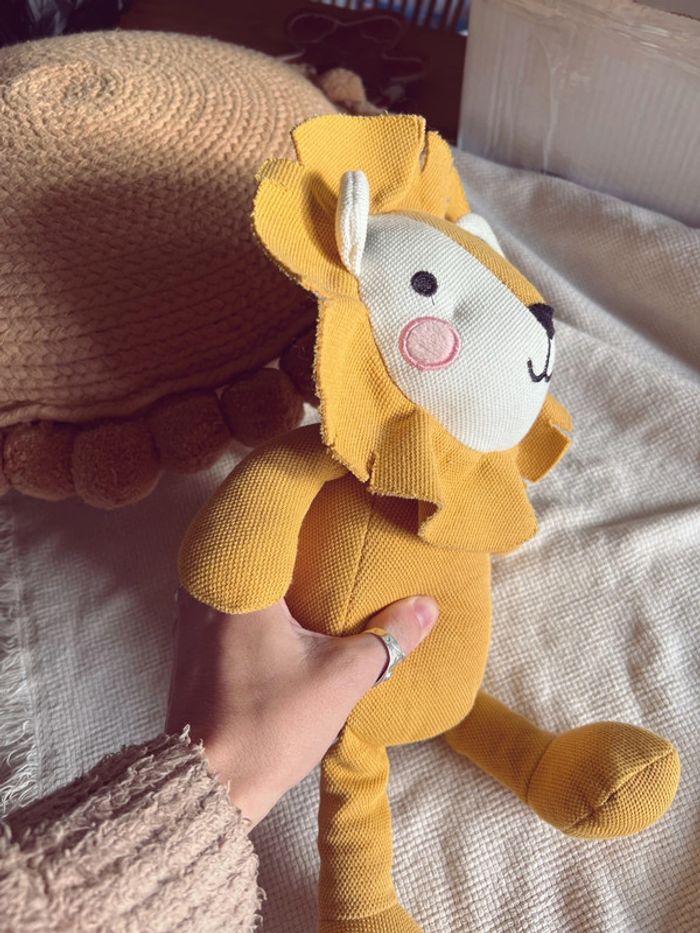 Peluche tissu lion déco jungle savane - photo numéro 2