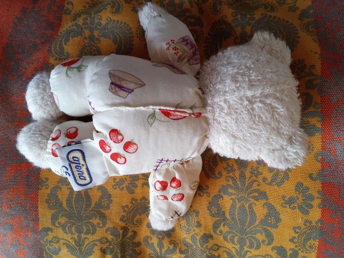 Doudou Ajena ours ourson blanc tissu bouclettes éponge corps imprimé fruit chapeau - photo numéro 5